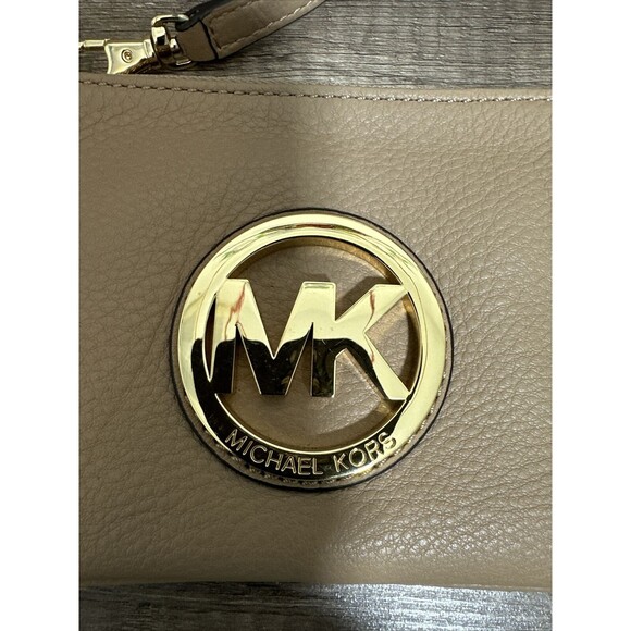 Michael Kors Wristlet Wallet Bright Camel Pebble Leather Gold LOGO - Picture 2 of 8